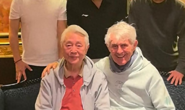 娱乐平台-世界杯一代北京相聚，米卢，金志扬满头白发，唯独他杨璞和不显老